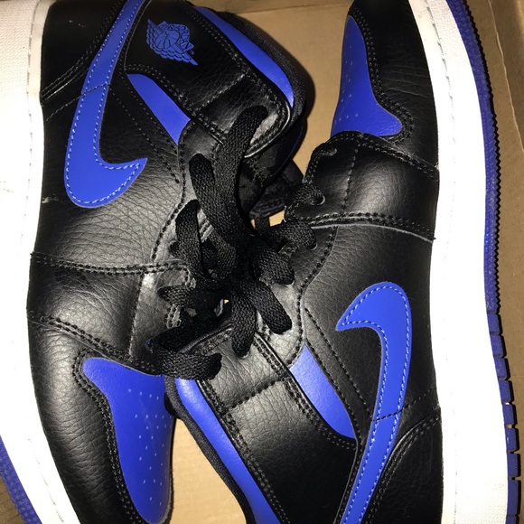 Jordan Shoes - Black Royal Jordan 1 mid